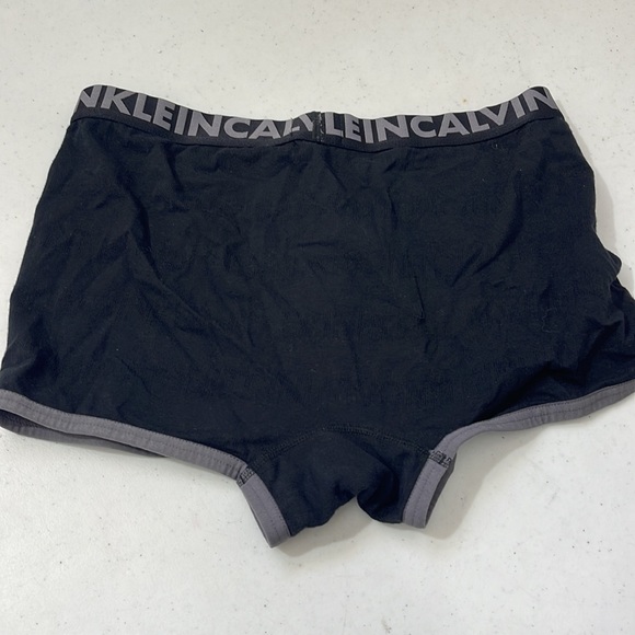 Calvin Klein Med. - Picture 3 of 4